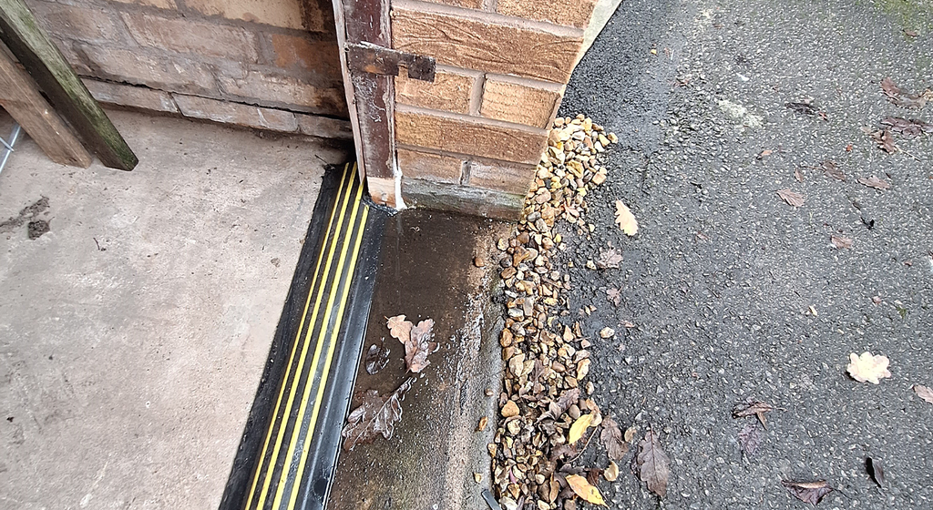 How to Stop Leaves and Pests Getting Into Your Garage